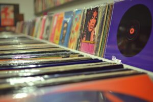 レコードジャケットのように楽しめるメガジャケ